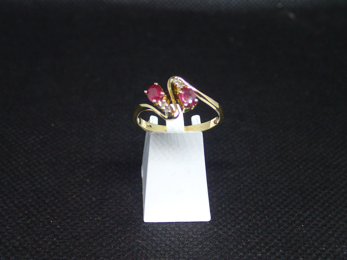 Bague en or jaune 750/ème de 2.76g, rubis, diamant / Bijoux d'occasion