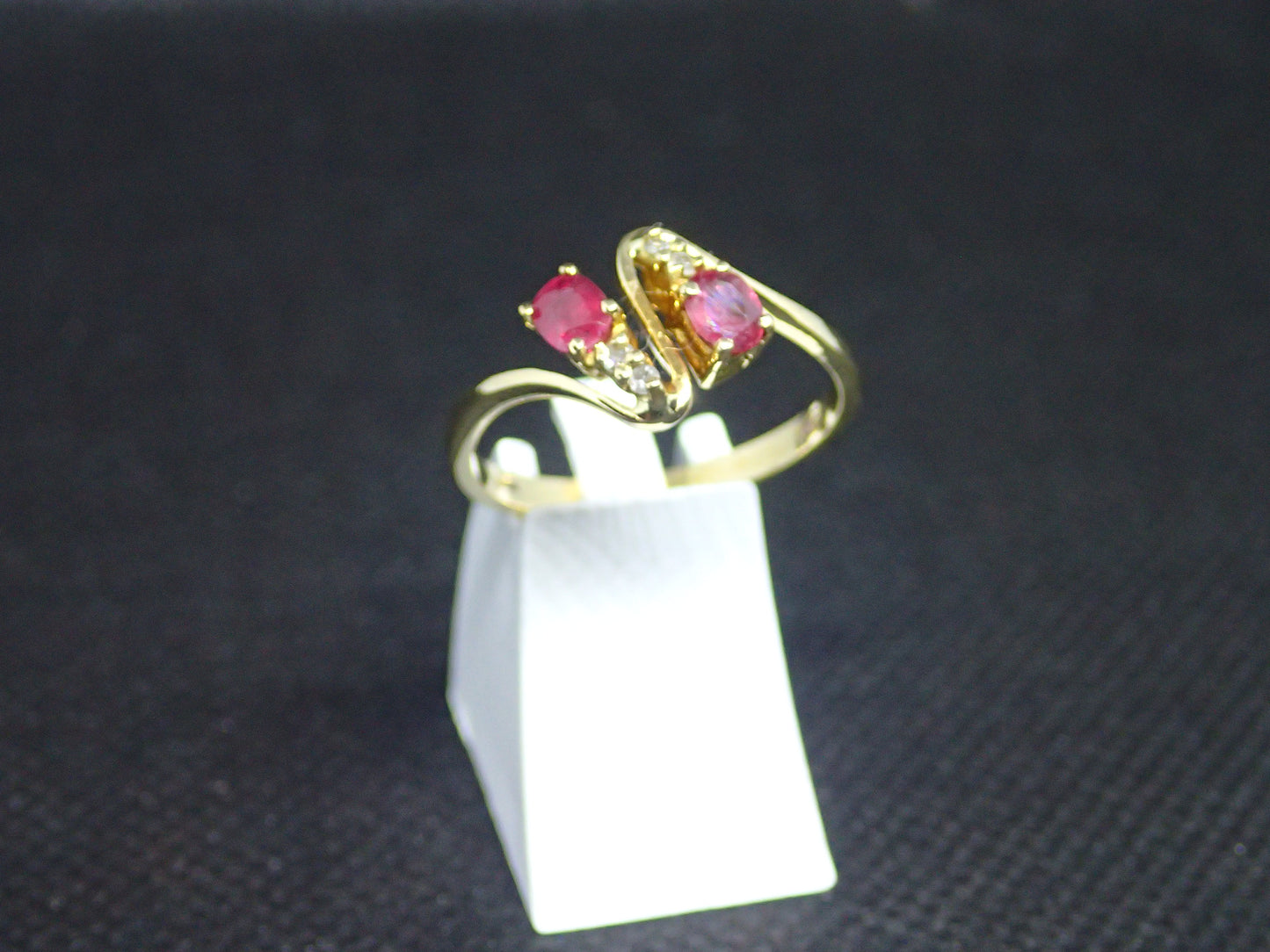 Bague en or jaune 750/ème de 2.76g, rubis, diamant / Bijoux d'occasion