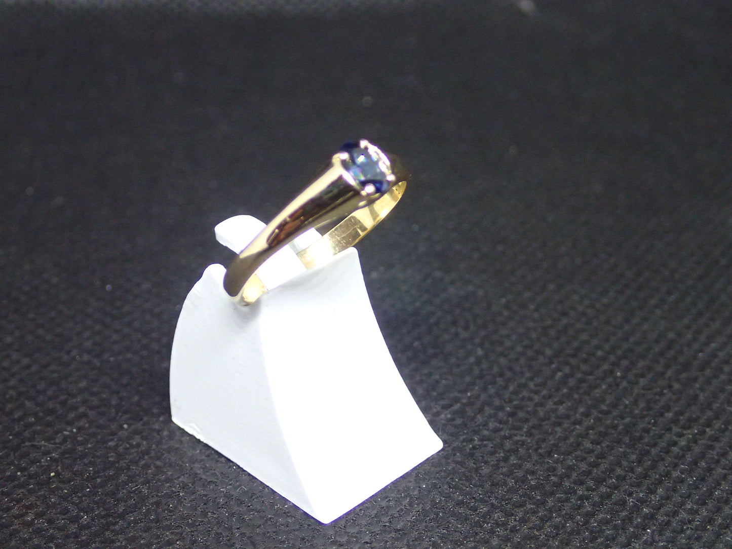 Bague en or jaune 750/ème de 2.22g, saphir / Bijoux d'occasion