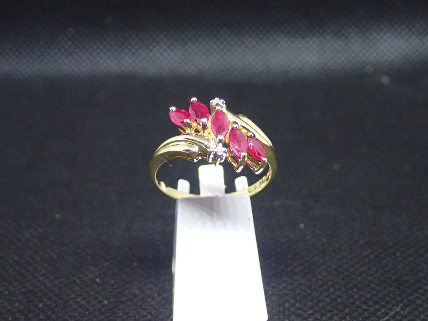 Bague en or jaune 750/ème de 3.57g, rubis, diamant / Bijoux d'occasion