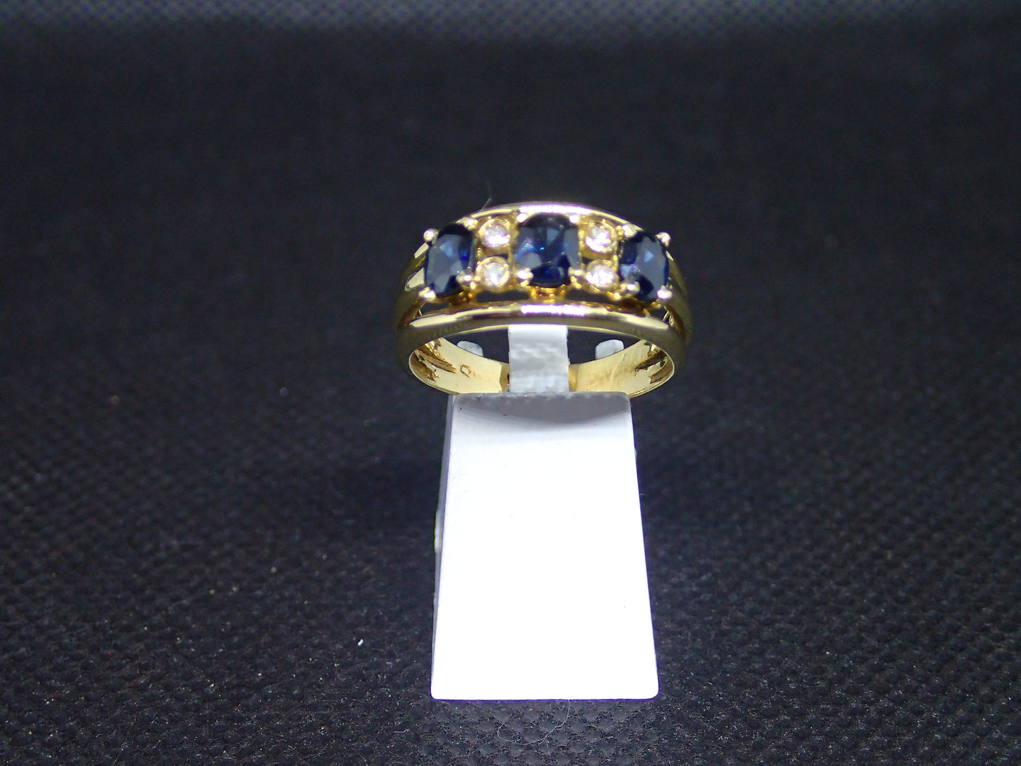 Bague en or jaune 750/ème de 3.67g, saphir, diamant / Bijoux d'occasion