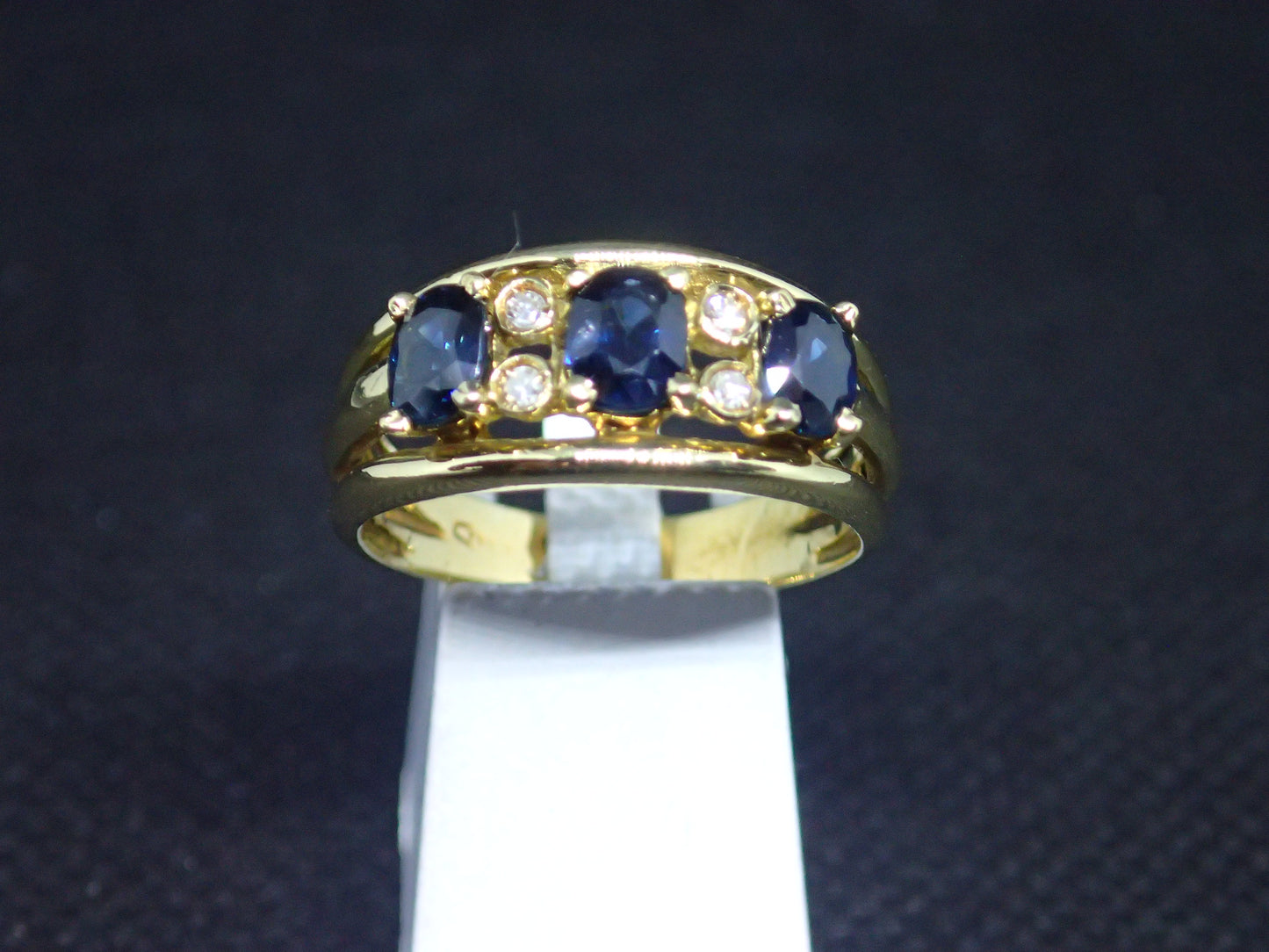 Bague en or jaune 750/ème de 3.67g, saphir, diamant / Bijoux d'occasion