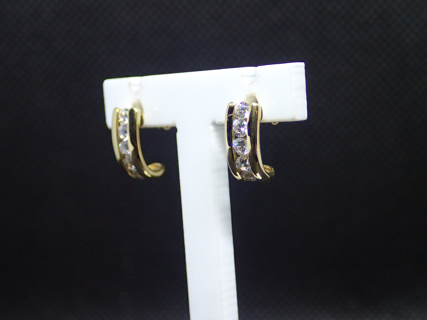 Boucle d'oreille en or jaune 750/ème de 1.25g, oxyde / Bijoux d'occasion