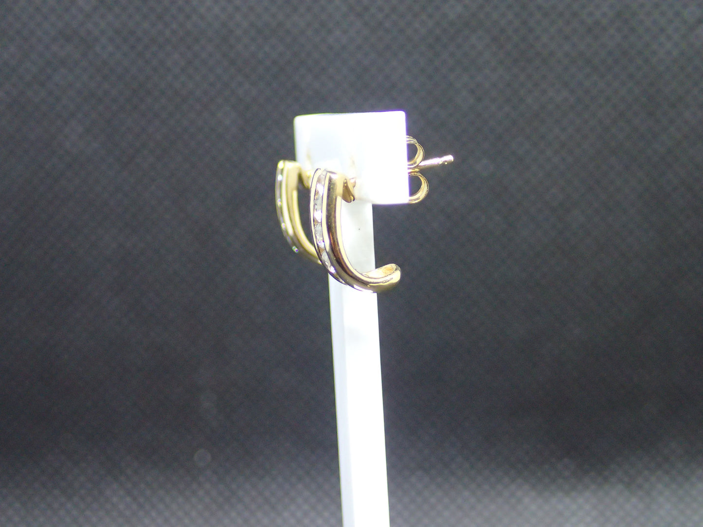 Boucle d'oreille en or jaune 750/ème de 1.25g, oxyde / Bijoux d'occasion