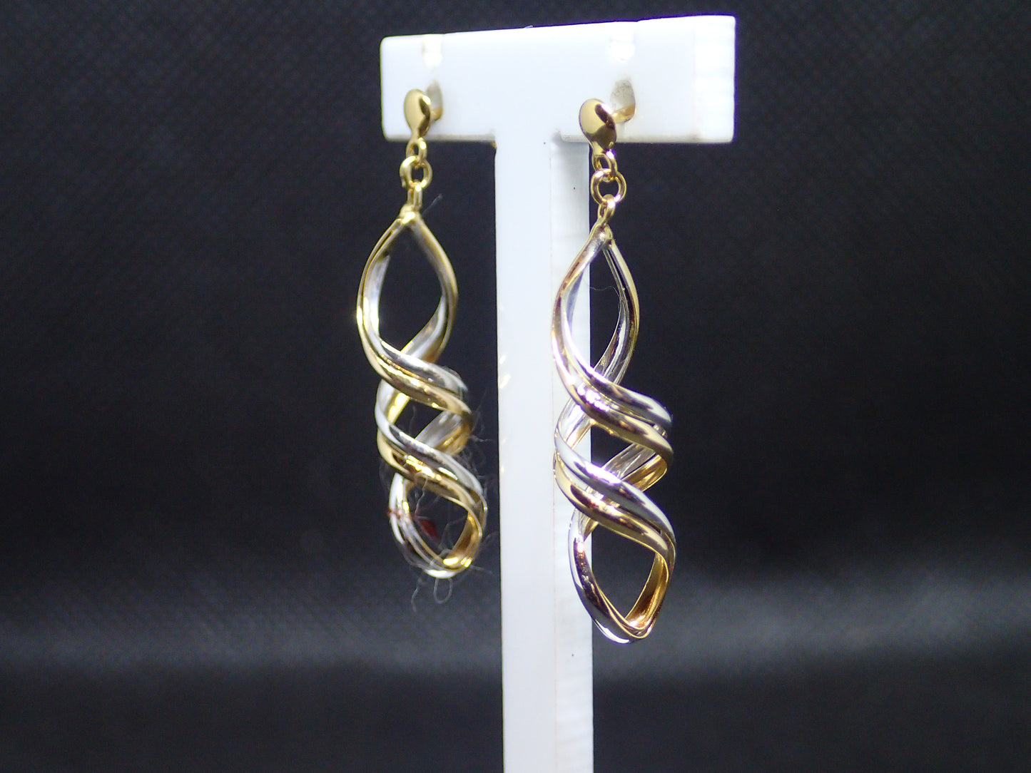 Boucle d'oreille en or bicolore 750/ème de 1.13g, torsadé / Bijoux d'occasion