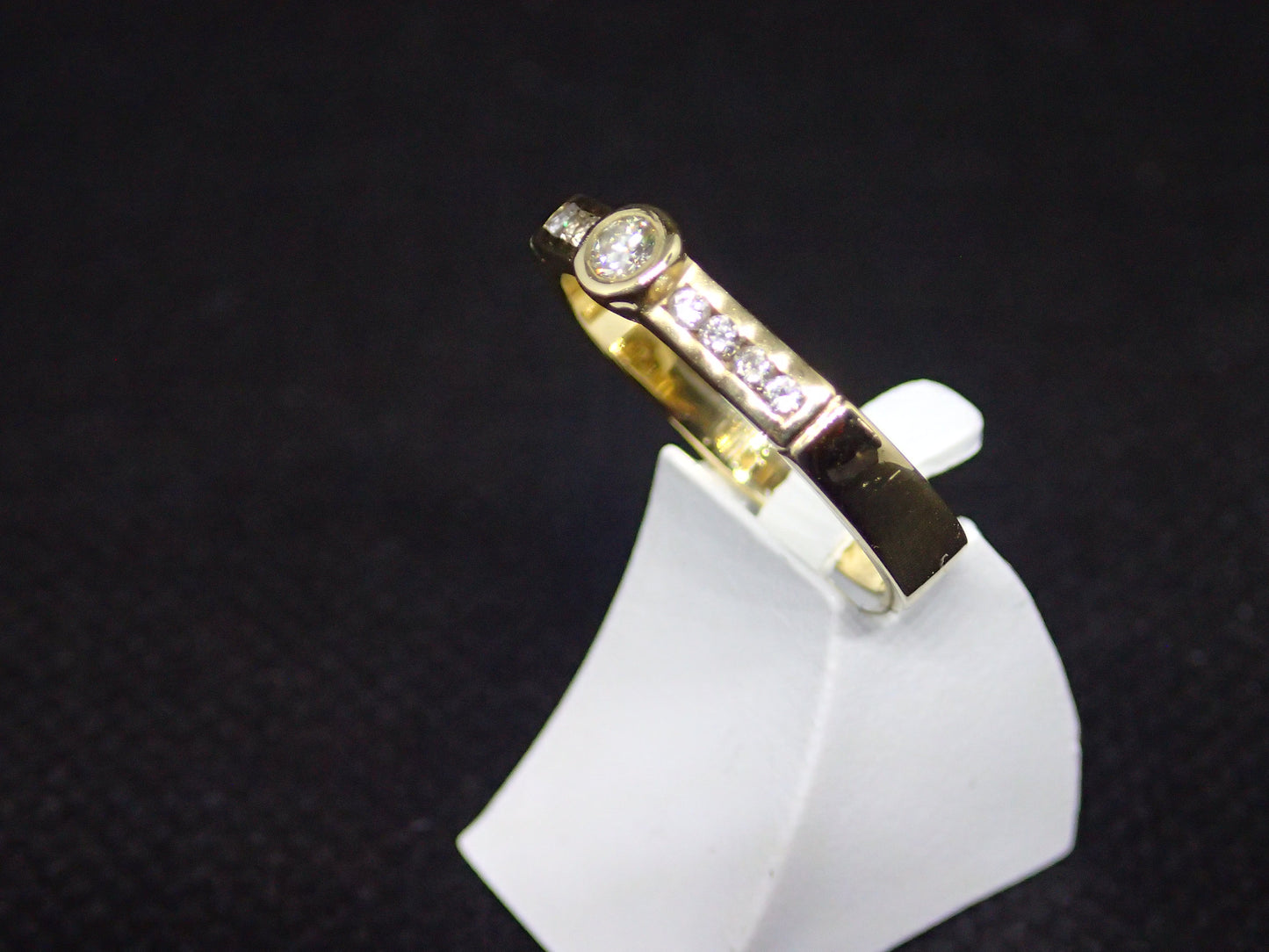 Solitaire accompagné en or jaune 750/ème de 3.90g, diamant / Bijoux d'occasion