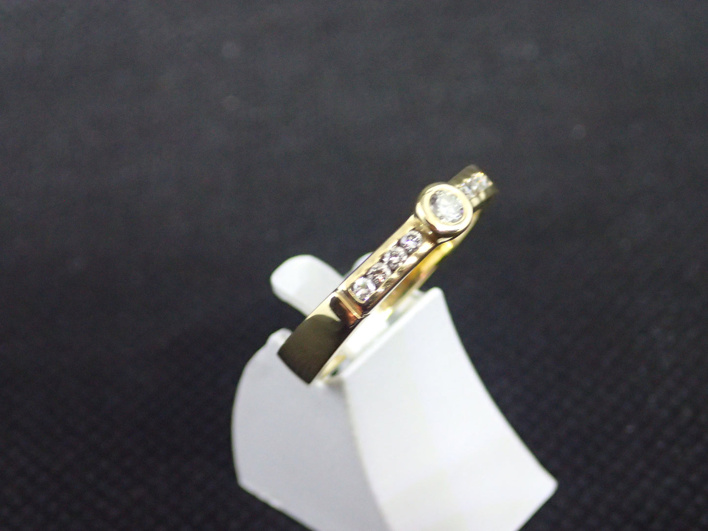 Solitaire accompagné en or jaune 750/ème de 3.90g, diamant / Bijoux d'occasion