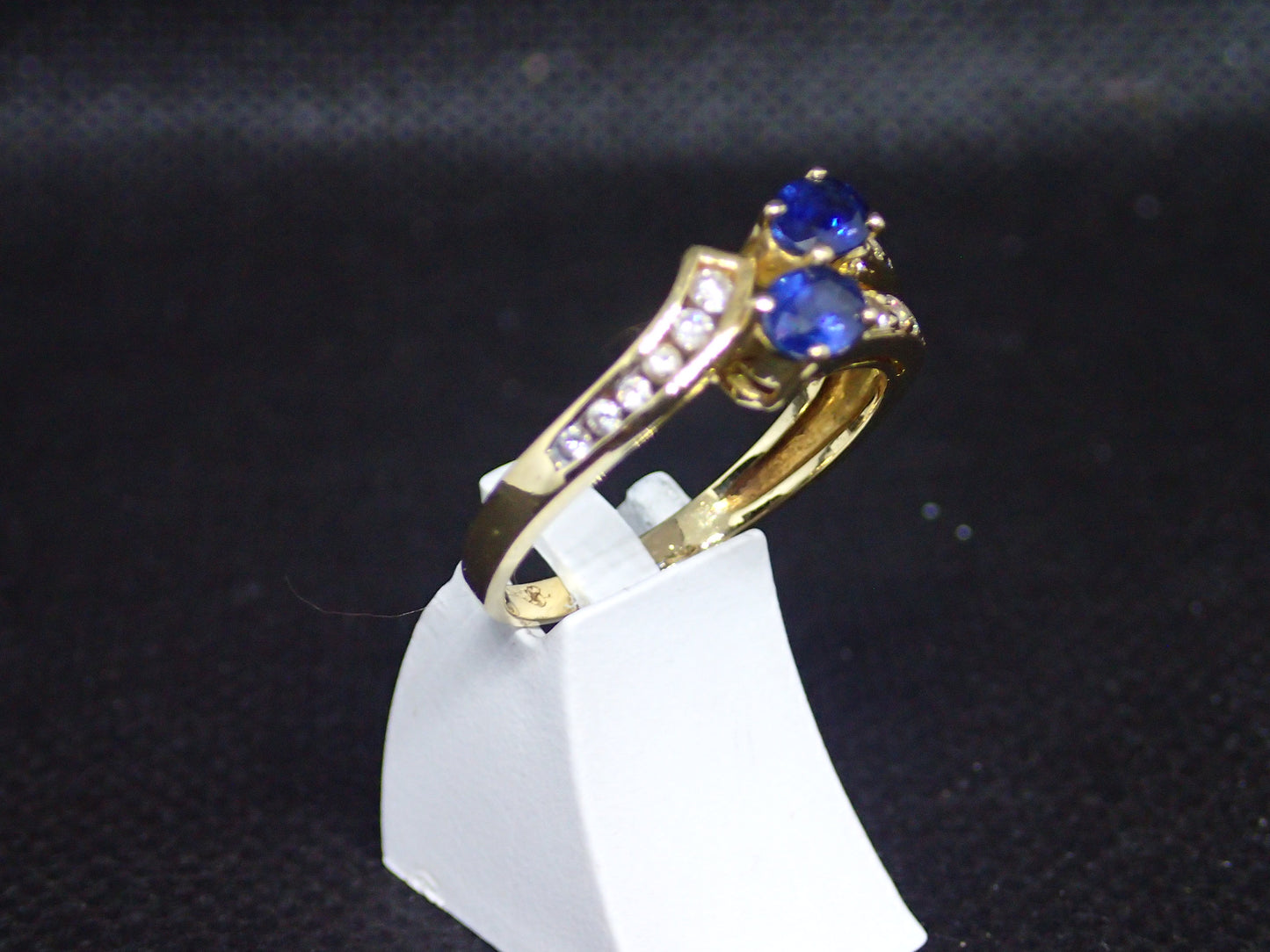 Bague saphir en or jaune 750/ème de 4.28g, saphir, diamant / Bijoux d'occasion