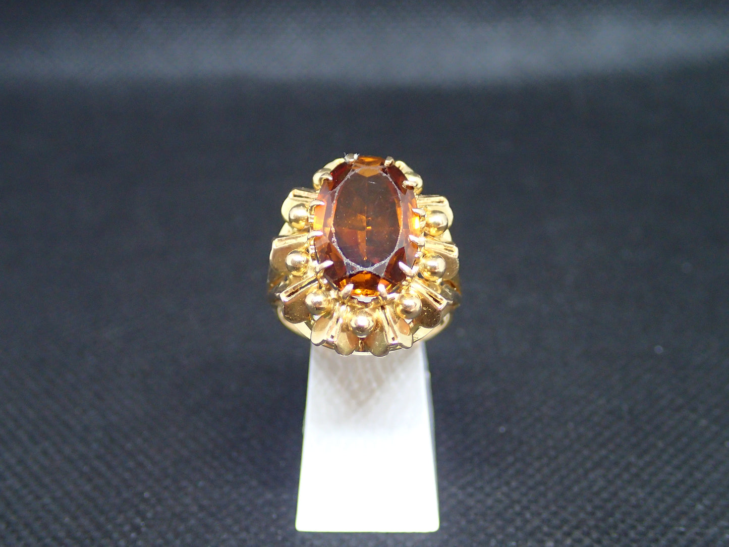Bague en or jaune 750/ème de 6.80g, grenat / Bijoux d'occasion