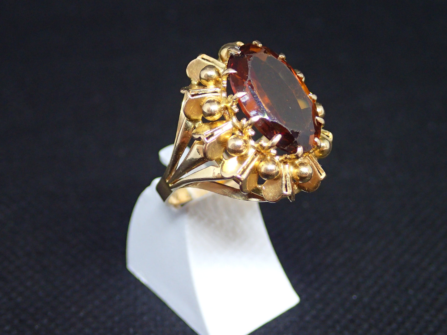 Bague en or jaune 750/ème de 6.80g, grenat / Bijoux d'occasion