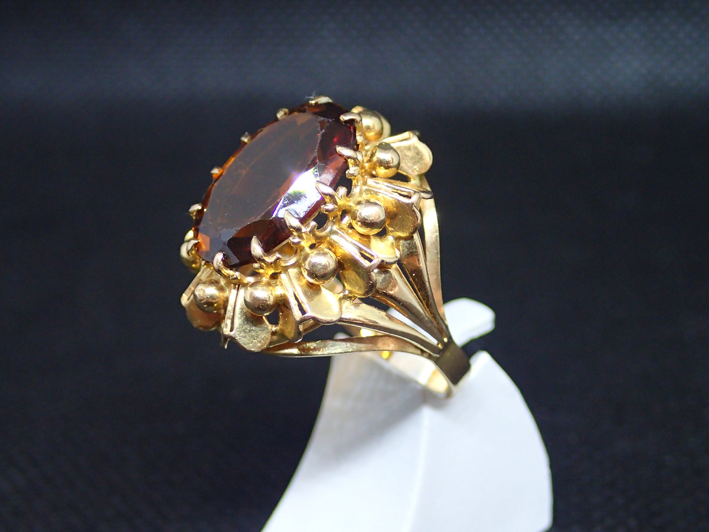 Bague en or jaune 750/ème de 6.80g, grenat / Bijoux d'occasion