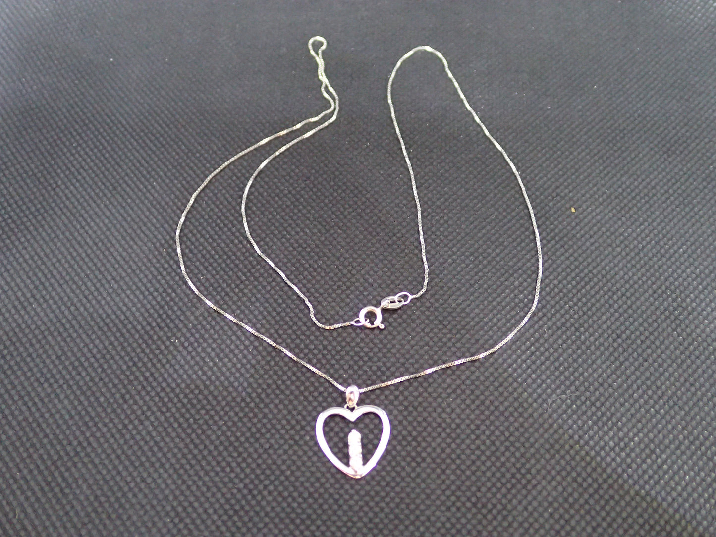 Chaine avec cœur en pendentif en or blanc 750/ème de 2.94g, oxyde / Bijoux d'occasion