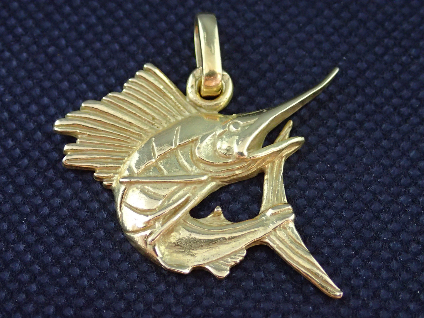 Pendentif espadon en or jaune 750/ème de 8,66g / Bijoux d'occasion