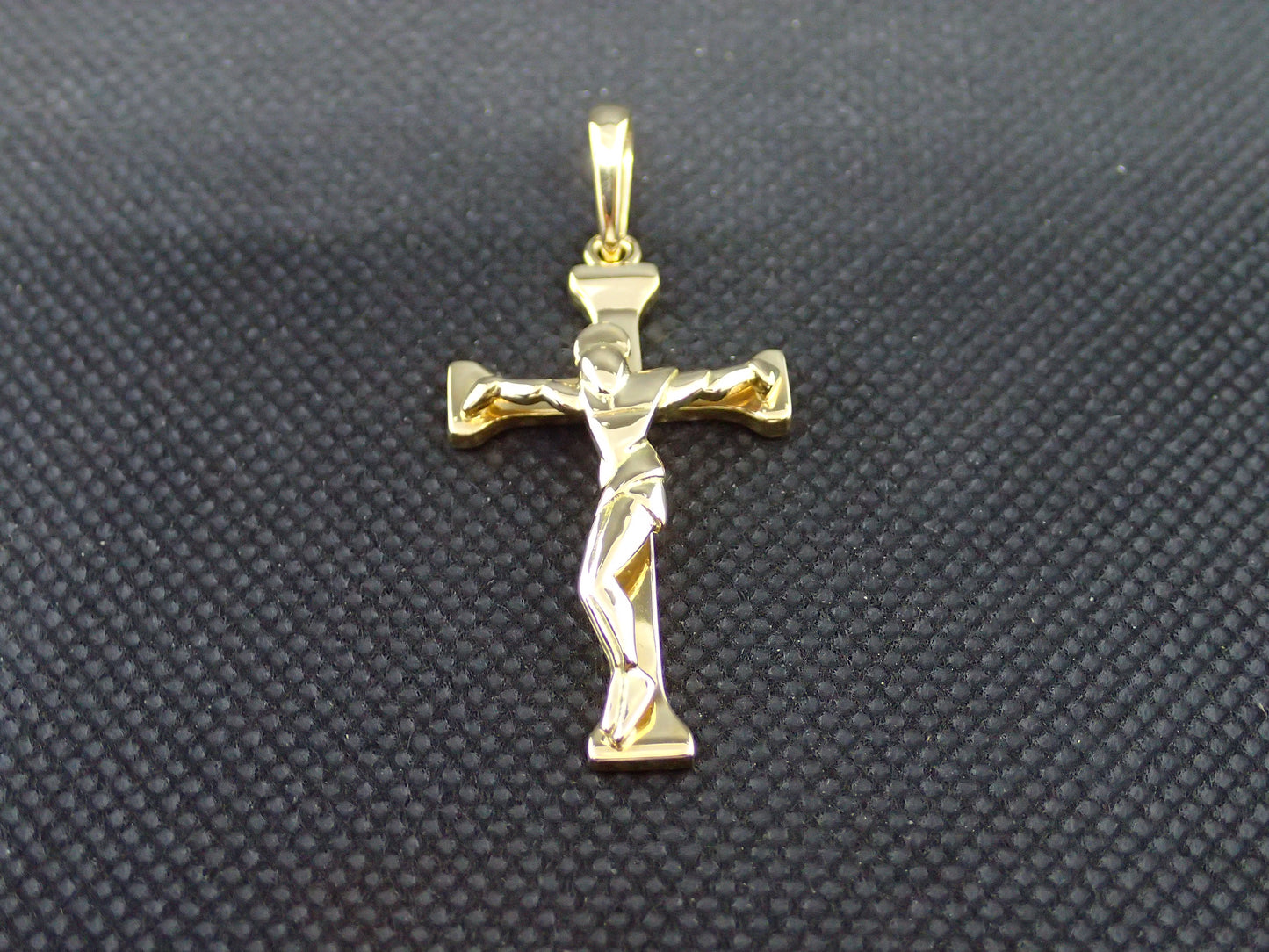 Croix en or jaune 750/ème de 5.58g / Bijou d'occasion