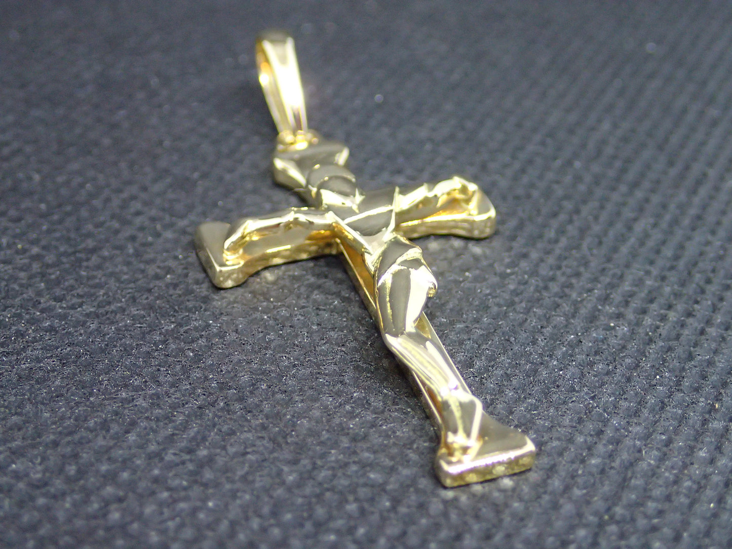 Croix en or jaune 750/ème de 5.58g / Bijou d'occasion