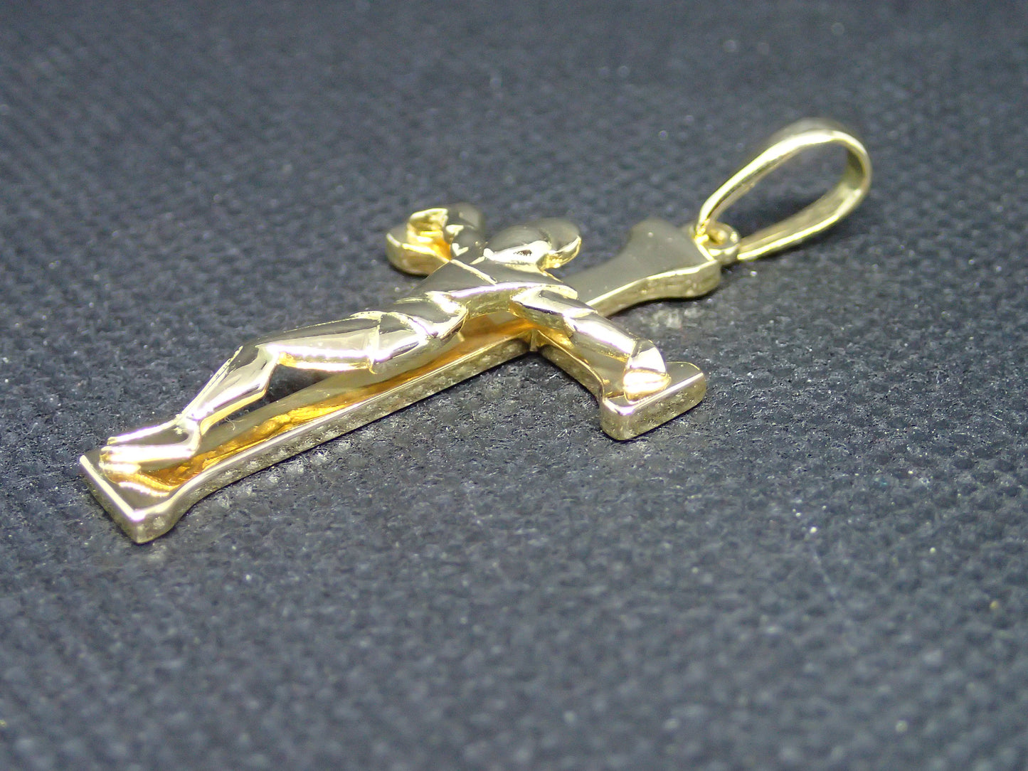 Croix en or jaune 750/ème de 5.58g / Bijou d'occasion