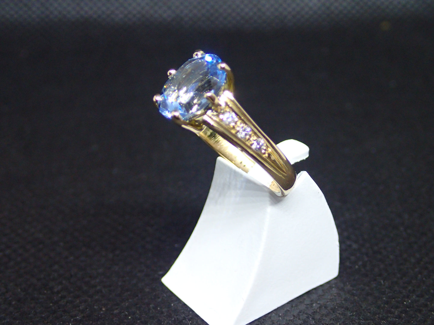 Bague en or jaune 750/ème de 4.18g, topaze, diamant / Bijou d'occasion