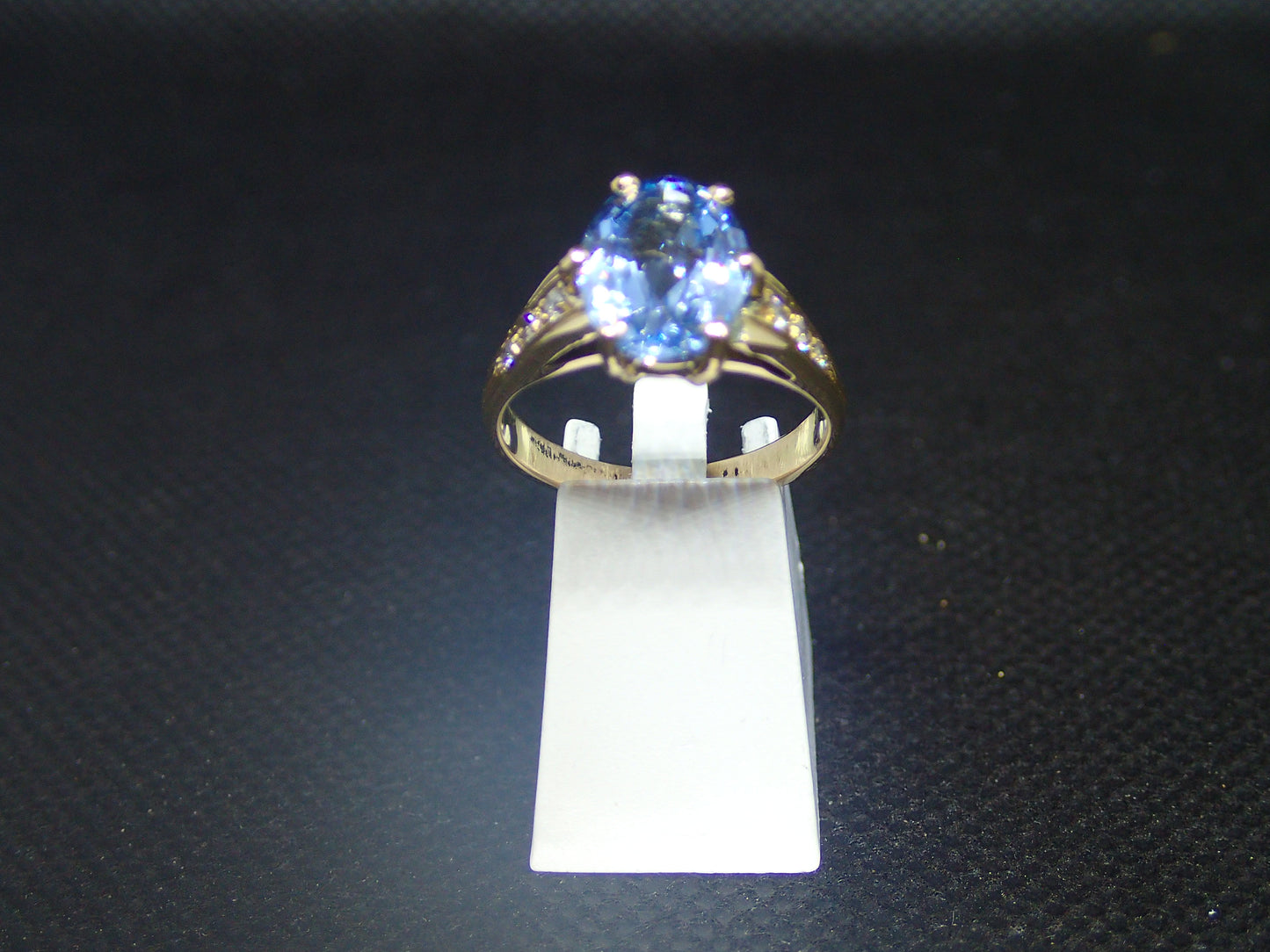 Bague en or jaune 750/ème de 4.18g, topaze, diamant / Bijou d'occasion