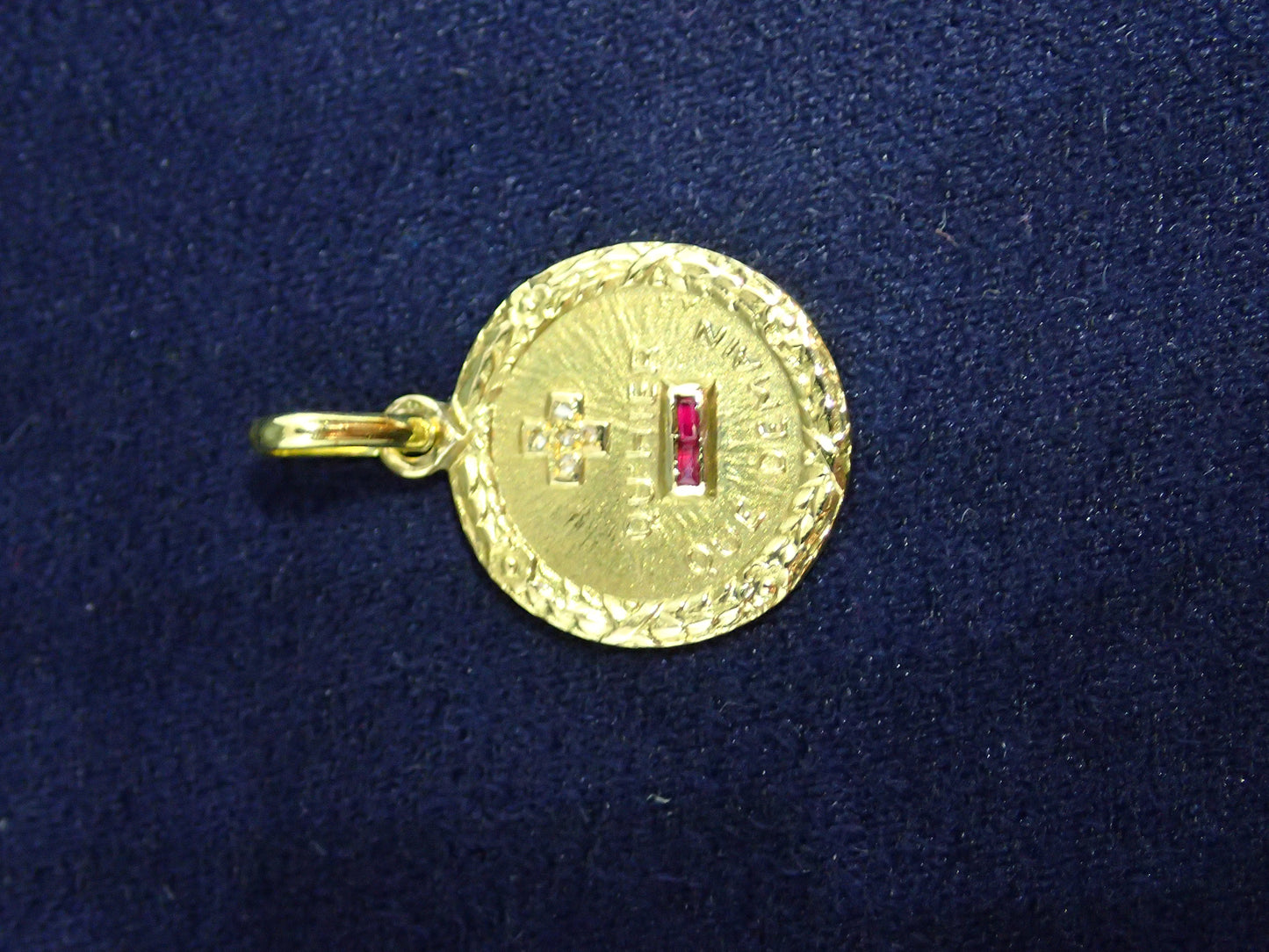 Médaille d'amour Augis en or jaune 750/ème de 1.48g / Bijoux d'occasion