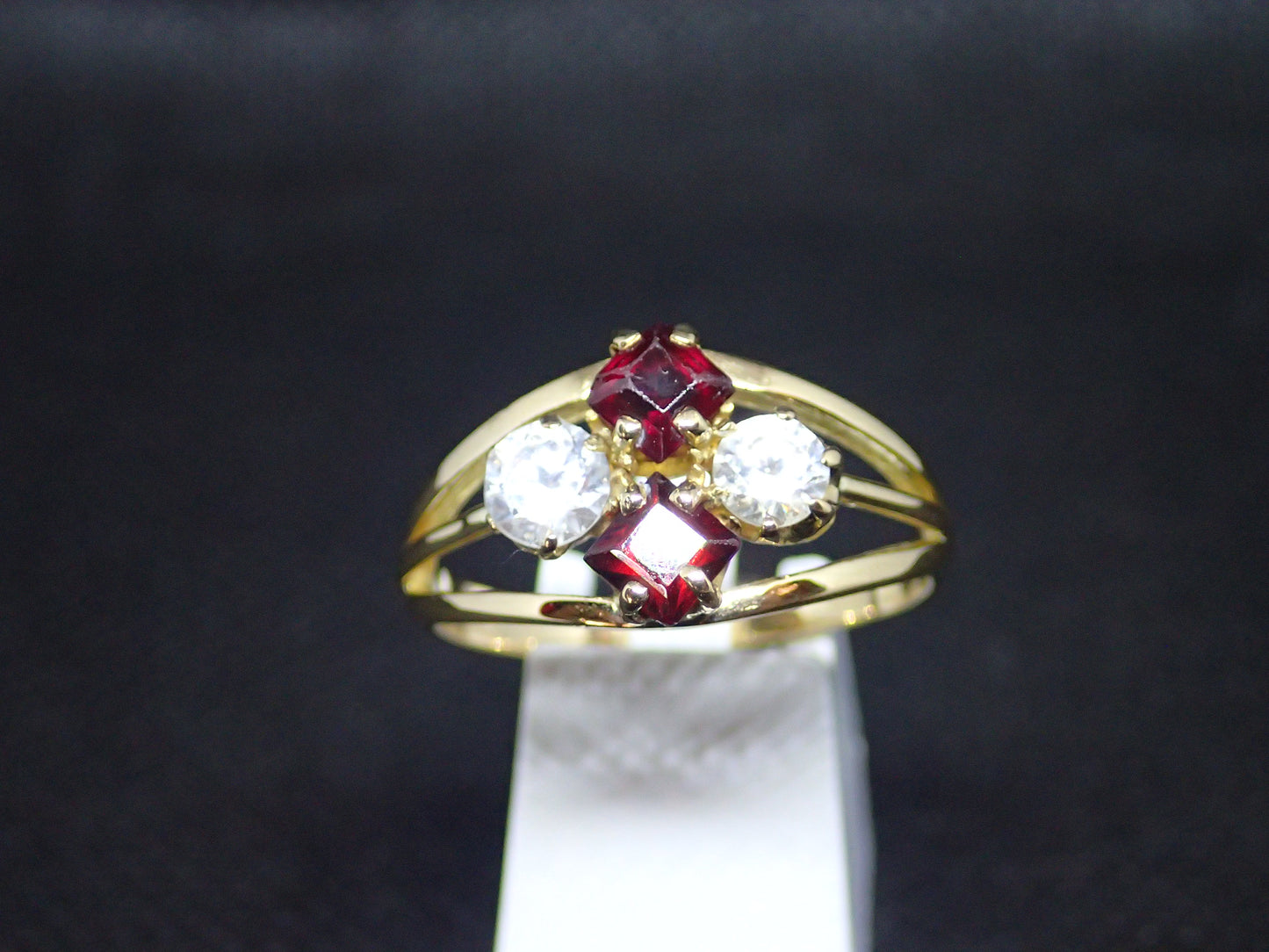 Bague en or jaune 750/ème de 3.80g, oxyde, grenat / Bijoux d'occasion