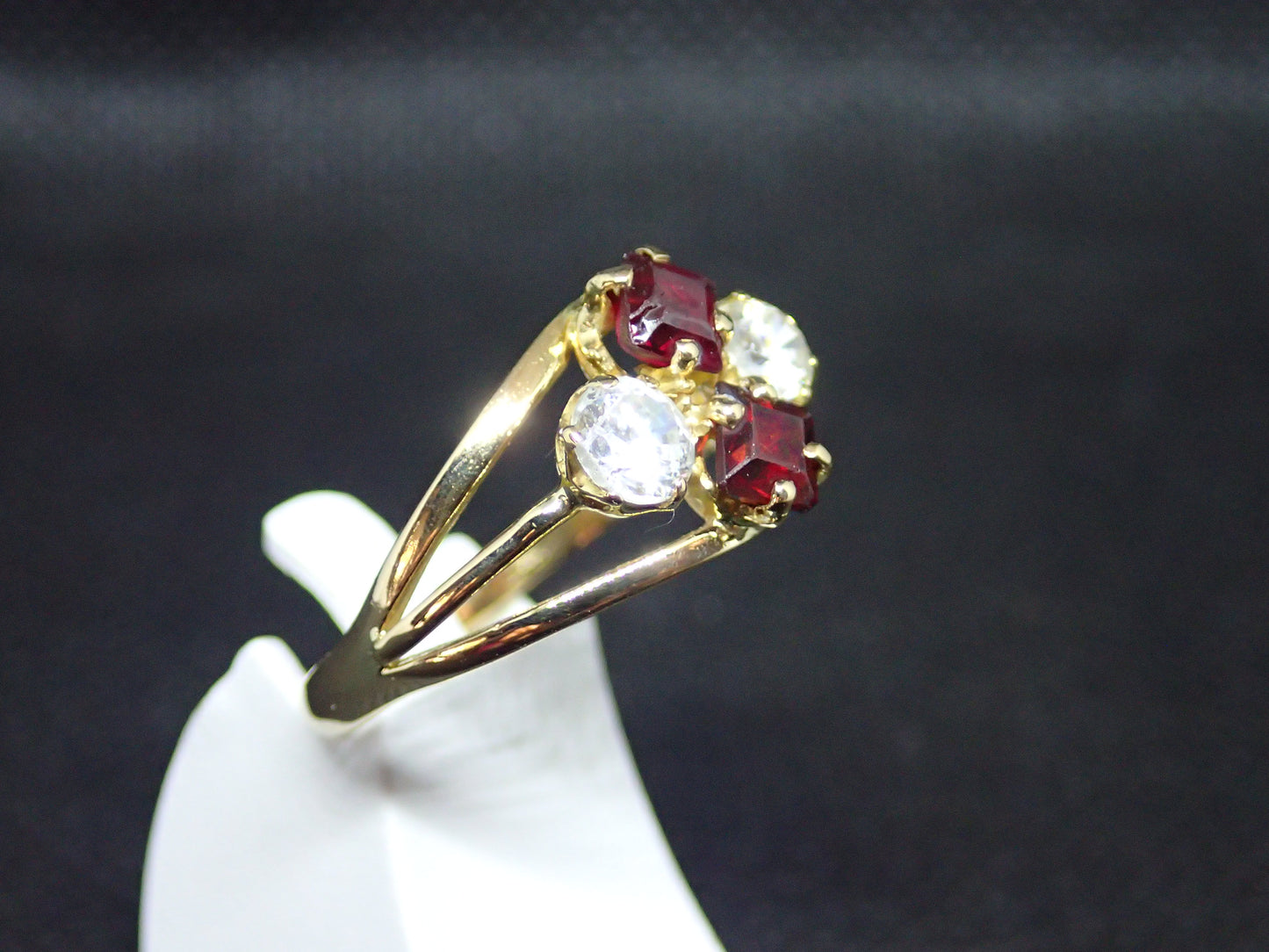 Bague en or jaune 750/ème de 3.80g, oxyde, grenat / Bijoux d'occasion