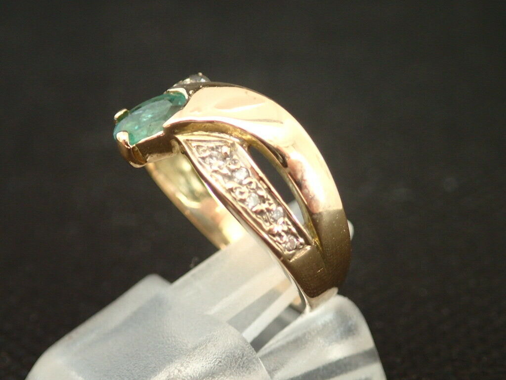 Bague or jaune 750/ème 4.44g composée d'une émeraude ovale / Bijoux d'occasion