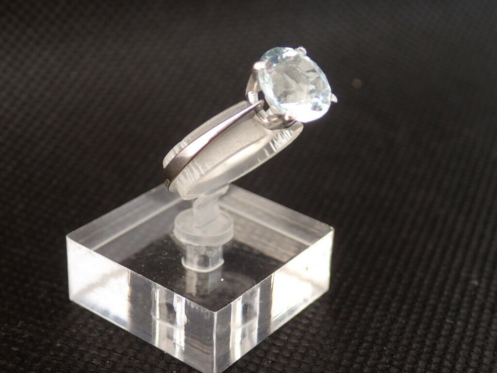 Bague solitaire en or blanc 750/ème de 2.64g / Bijoux d'occasion