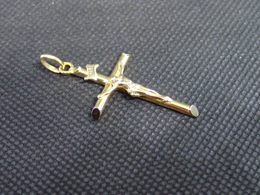 Croix religieuse en or jaune 750/ème de 2.92g / Bijoux d'occasion