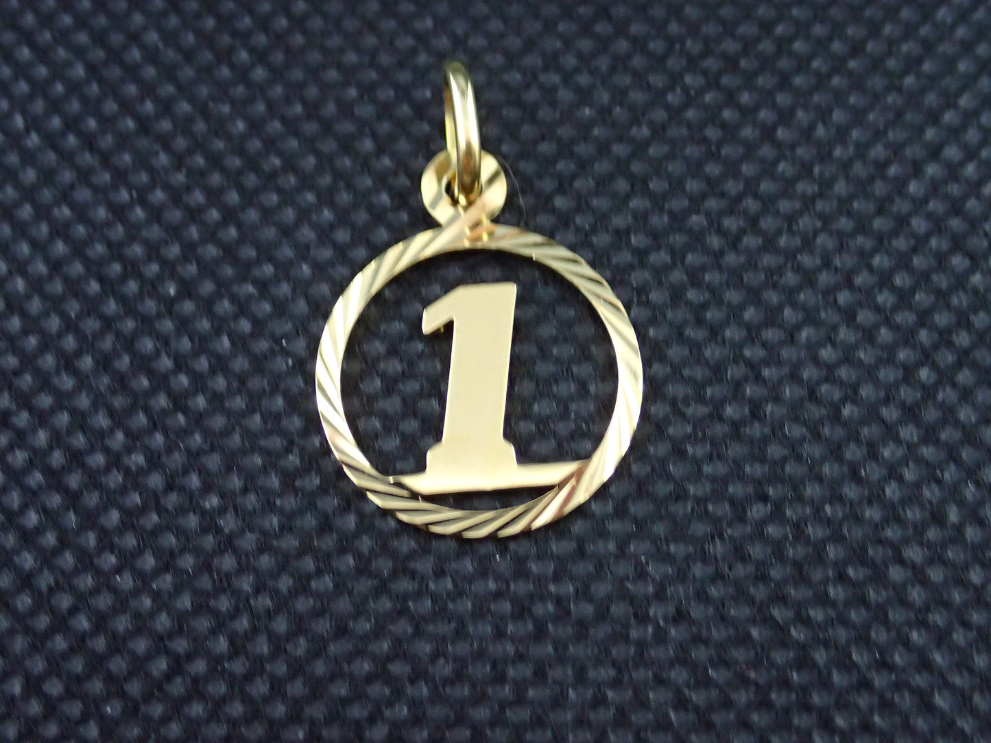 Pendentif numéro 1 en or jaune 750/ème de 1.50g / Bijoux d'occasion