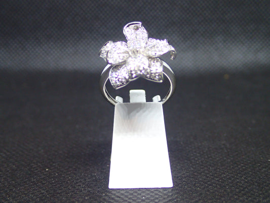 Bague fleur en or blanc 750/ème de 5.30g, diamant / Bijoux d'occasion