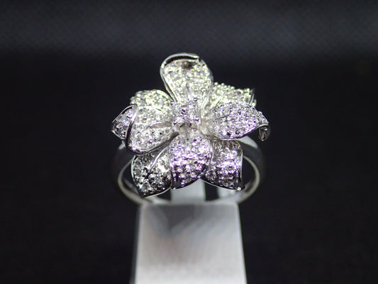 Bague fleur en or blanc 750/ème de 5.30g, diamant / Bijoux d'occasion