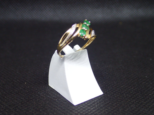 Bague en or jaune 750/ème de 1.27g, émeraude / Bijoux d'occasion