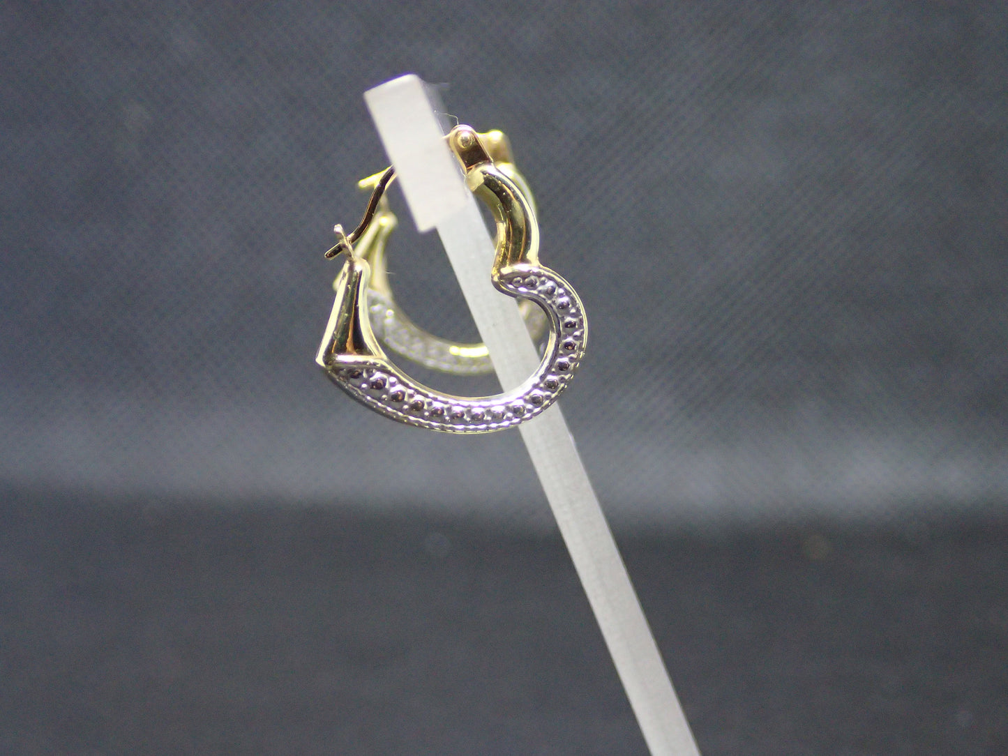 Créole en forme de coeur en or jaune 750/ème de 0.60g / Bijoux d'occasion