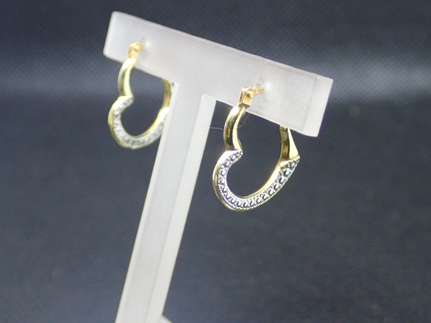 Créole en forme de coeur en or jaune 750/ème de 0.60g / Bijoux d'occasion
