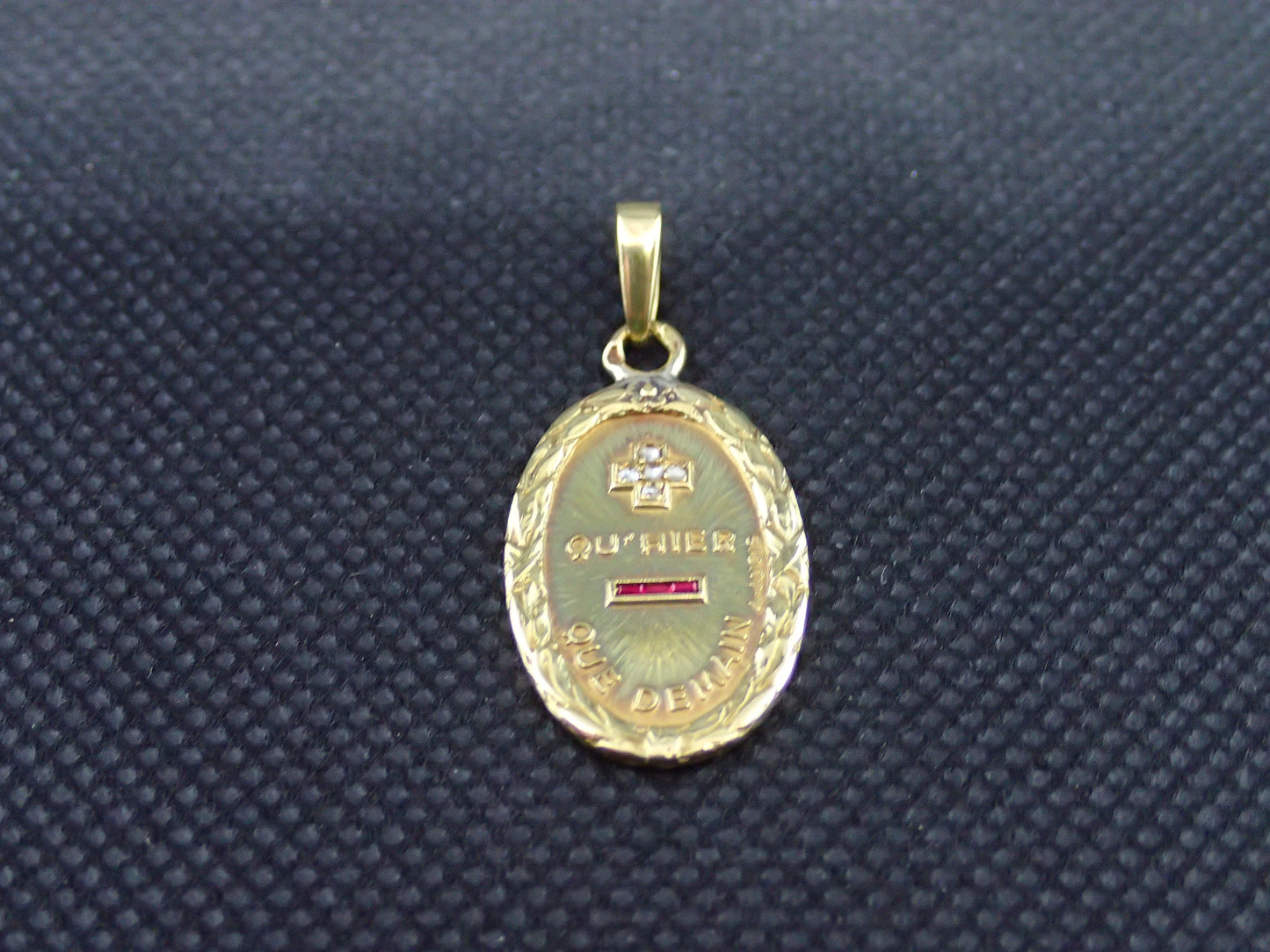 Médaille d'amour Augis en or jaune 750/ème de 5g, rubis /Bijoux d'occasion