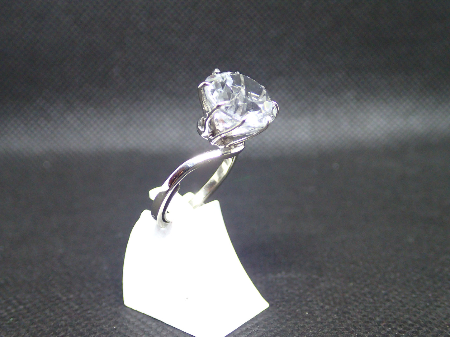 Solitaire en or blanc 750/ème de 5.46g, spinel / Bijoux d'occasion