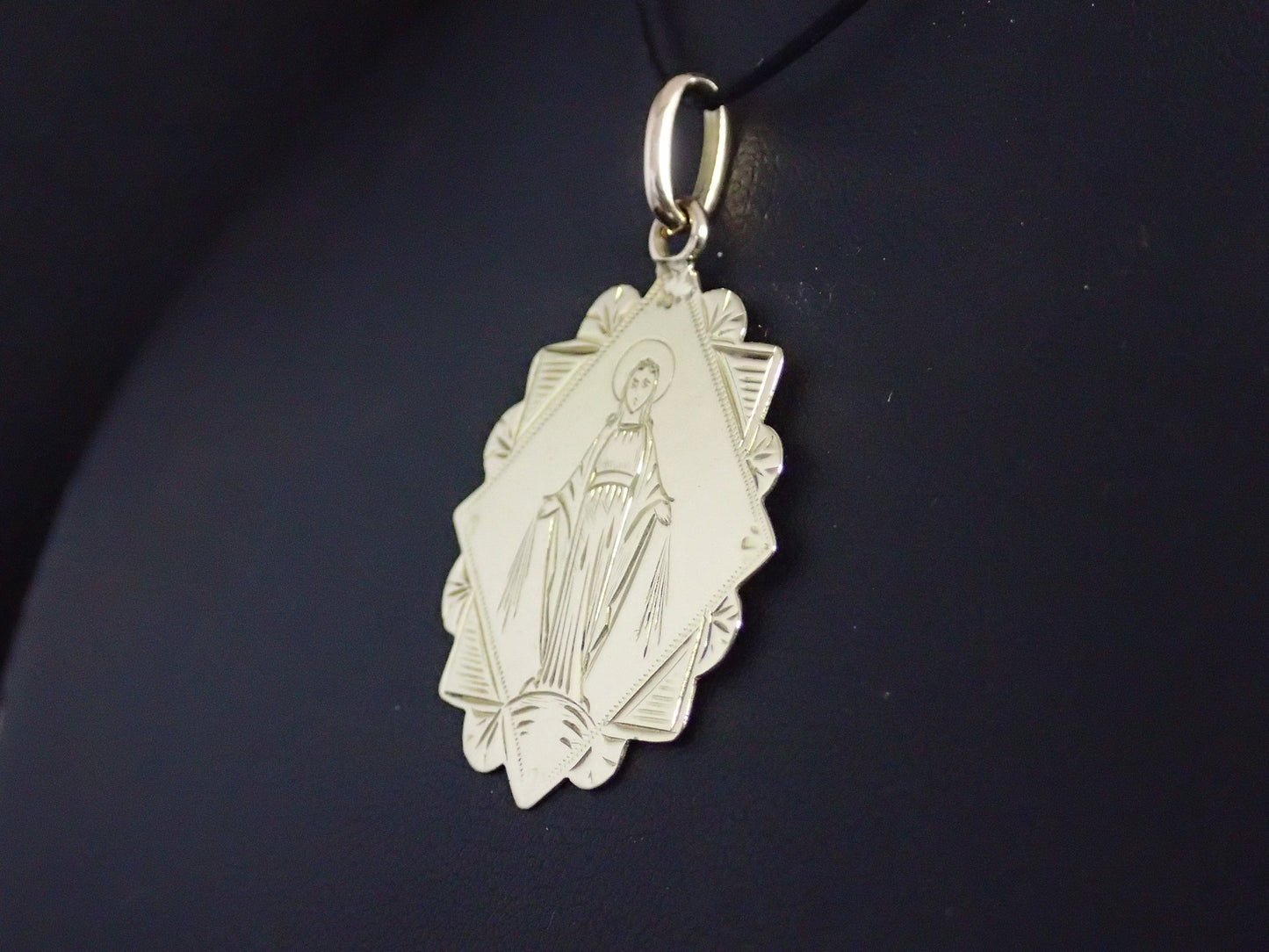 Médaille vierge en or jaune 750/ème de 2.10g / Bijoux d'occasion