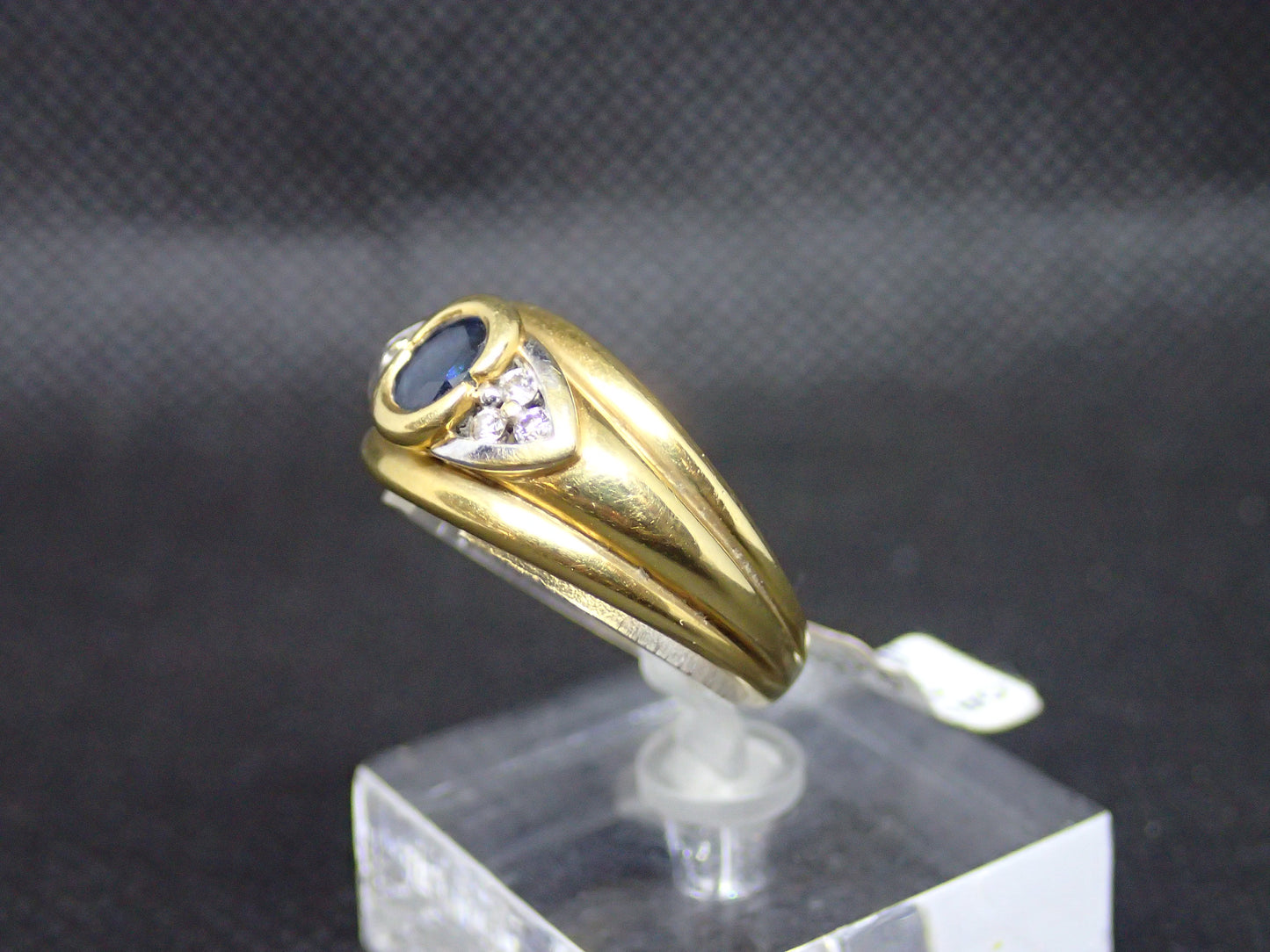 Bague saphir en or jaune 750/ème de 4.7g, saphir, diamant / Bijoux d'occasion