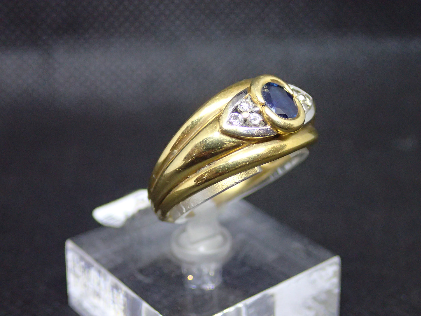 Bague saphir en or jaune 750/ème de 4.7g, saphir, diamant / Bijoux d'occasion