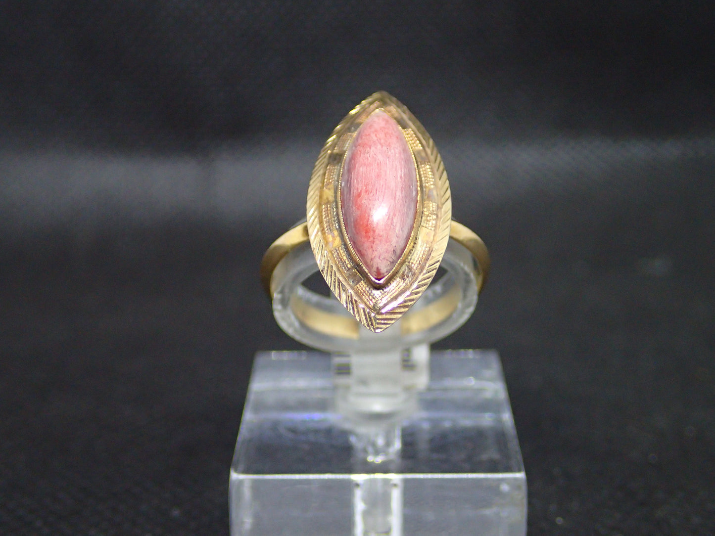 Bague façon marquise en or jaune 750/ème de 2.83g, rhodochrosite / Bijoux d'occasion