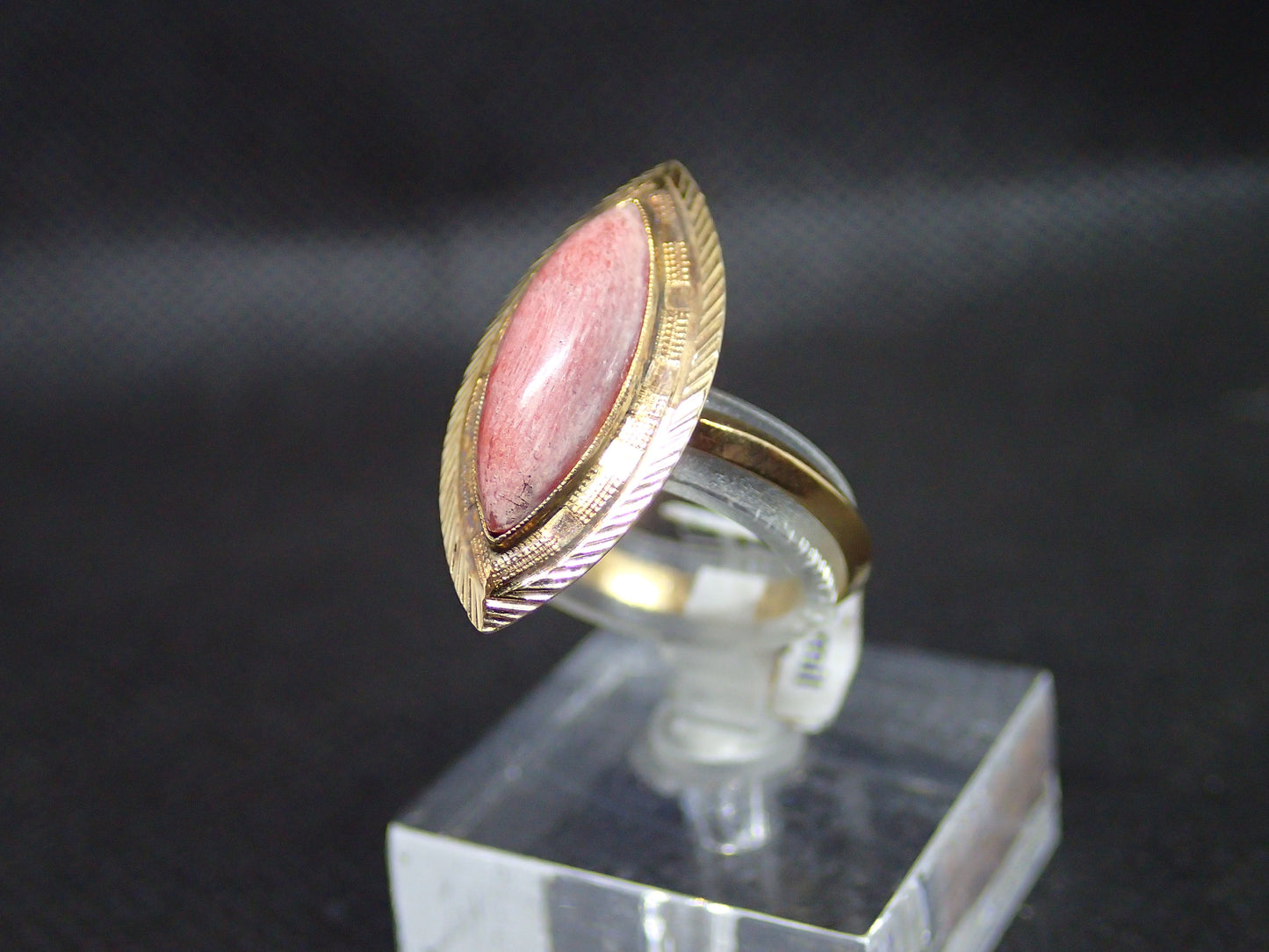 Bague façon marquise en or jaune 750/ème de 2.83g, rhodochrosite / Bijoux d'occasion