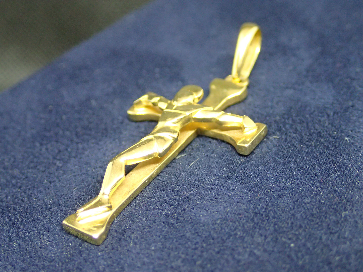 Pendentif croix moderne en or jaune 750/ème de 5.42g / Bijoux d'occasion