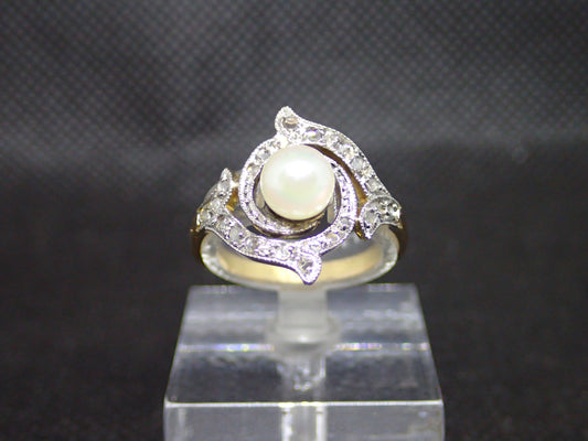 Bague en or jaune 750/ème de 3.20g, perle, éclat de rose / Bijoux d'occasion