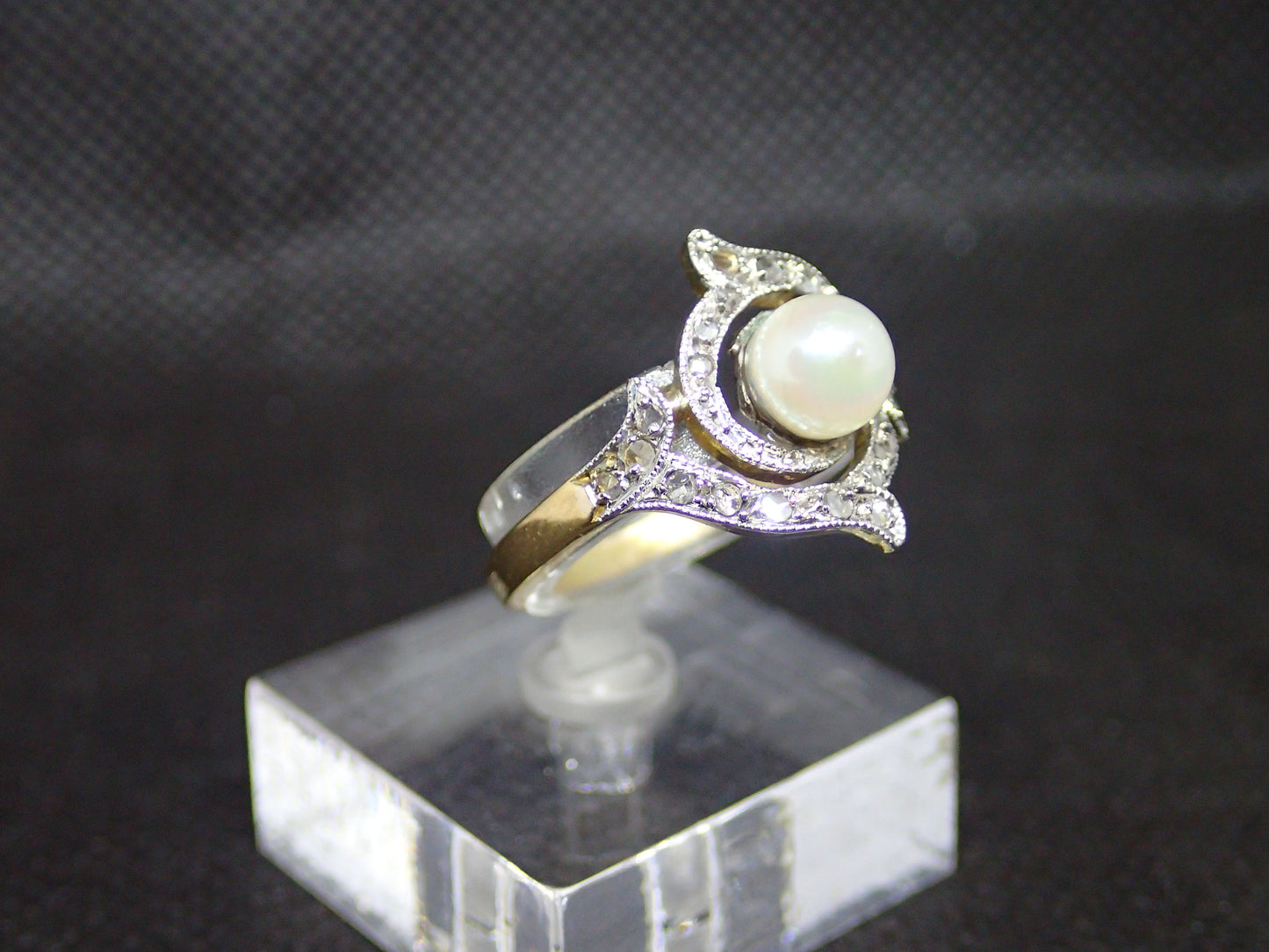 Bague en or jaune 750/ème de 3.20g, perle, éclat de rose / Bijoux d'occasion