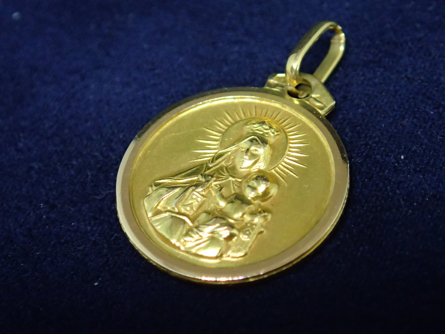 Médaille recto verso en or jaune 750/ème de 1.79g / Bijoux d'occasion