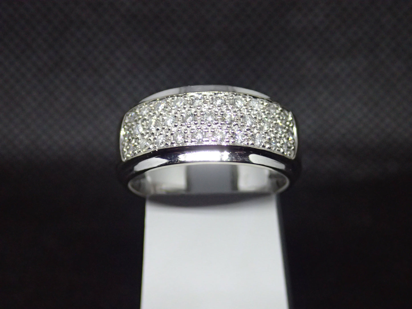 Bague en or blanc 750/ème de 5.85g, diamant / Bijoux d'occasion