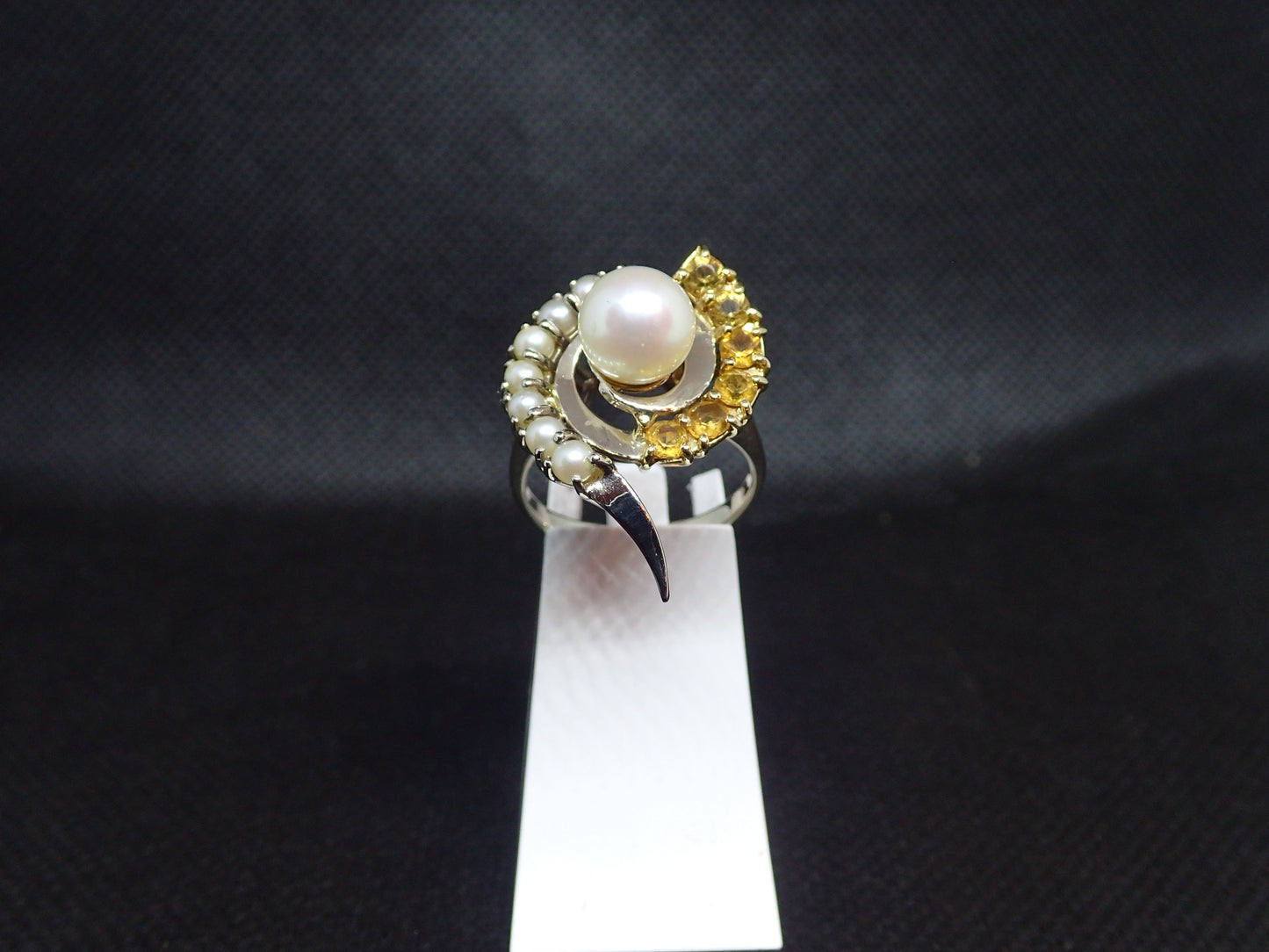 Bague en or blanc 750/ème de 6.80g, citrine, perle / Bijoux d'occasion