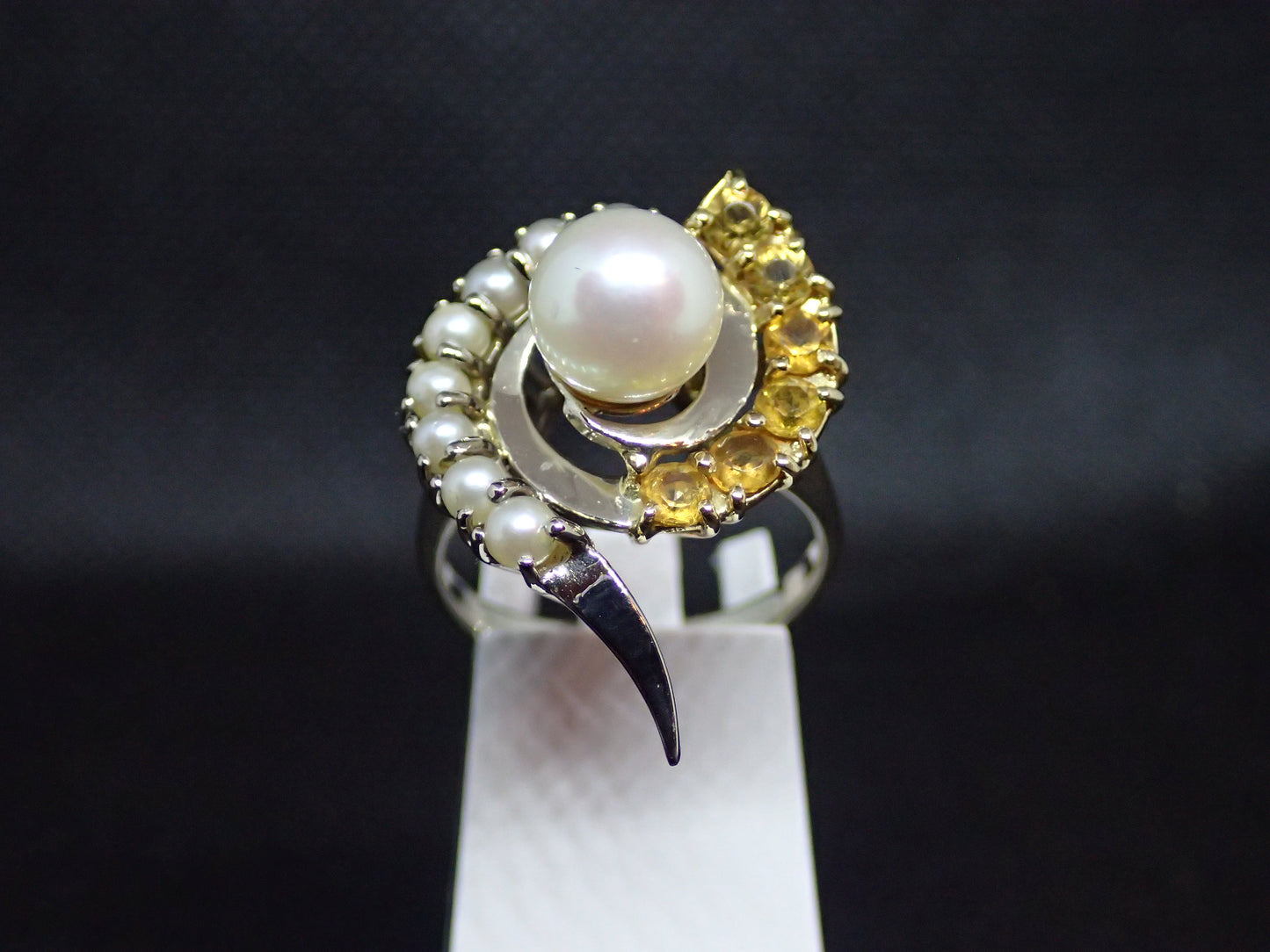 Bague en or blanc 750/ème de 6.80g, citrine, perle / Bijoux d'occasion