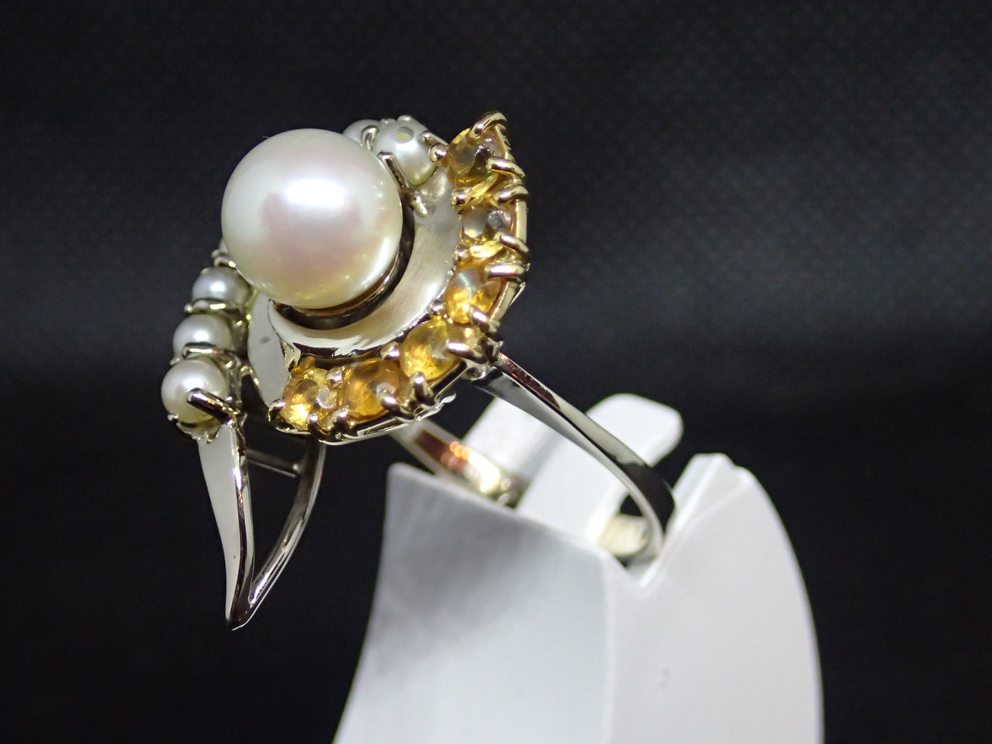 Bague en or blanc 750/ème de 6.80g, citrine, perle / Bijoux d'occasion