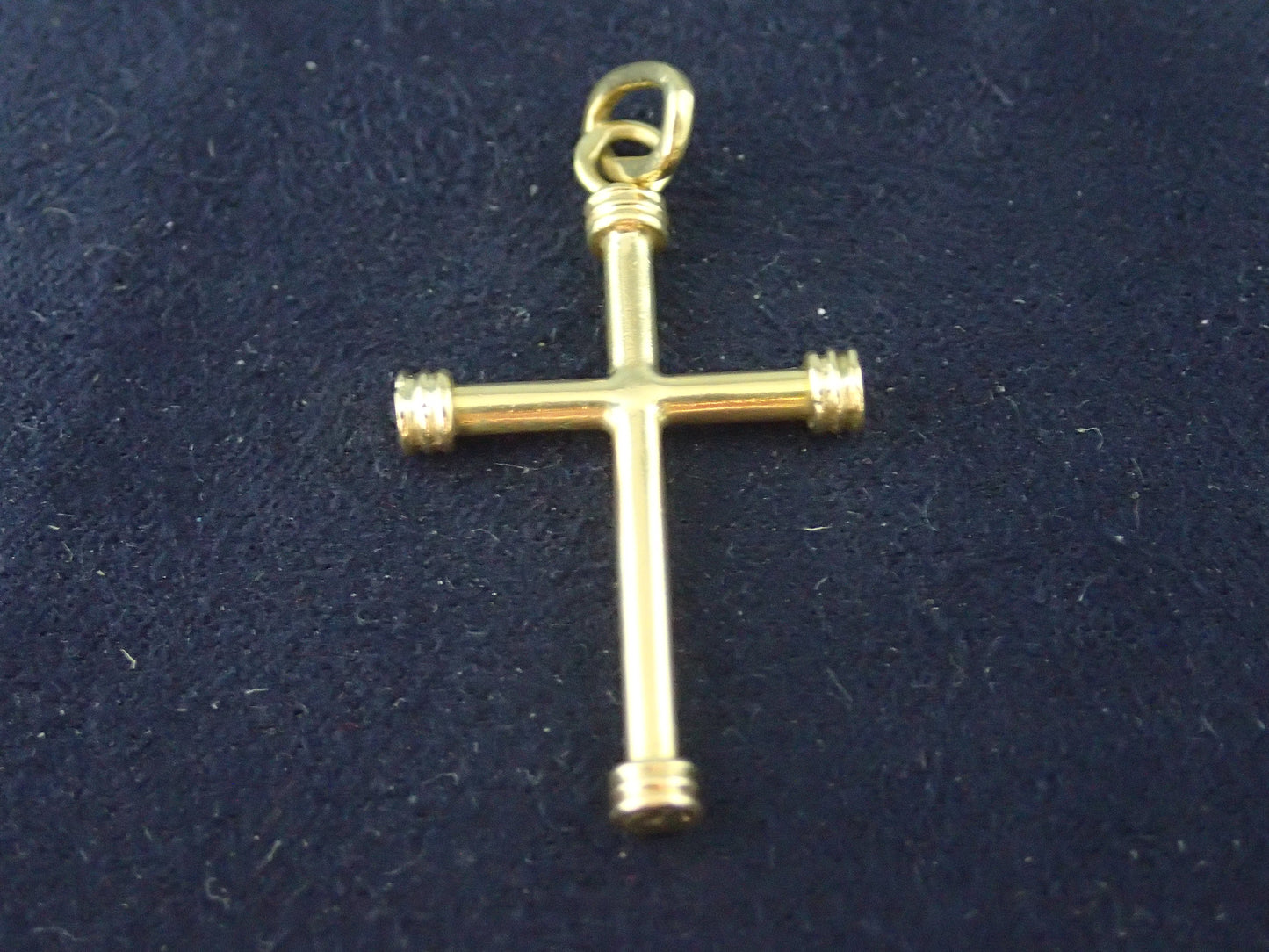 Pendentif croix en or jaune 750/ème de 2.90g / Bijoux d'occasion